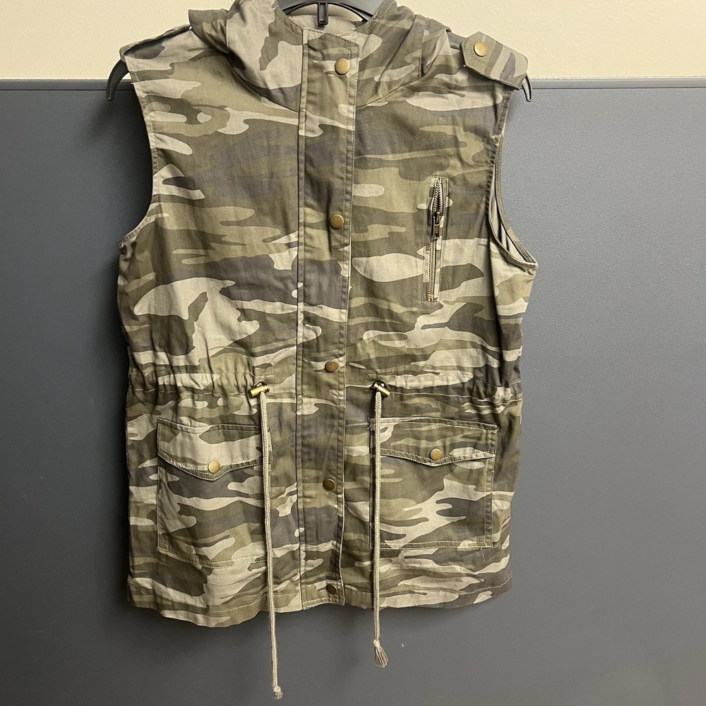 Zenana Outfitters Utility Vest Camouflage Hooded Sleeveless Camo Women's Small